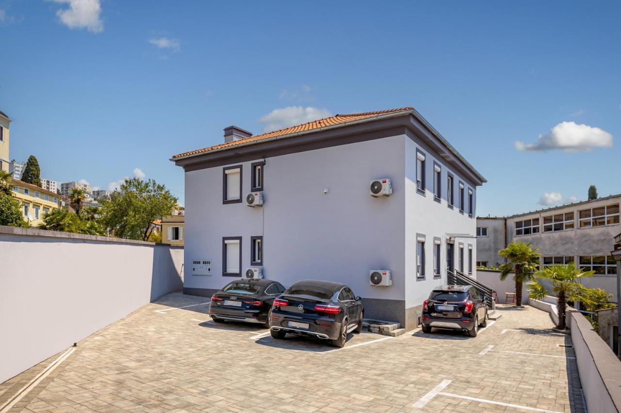 Agostini - Self Check-In Studios - Free Gated Parking On Site غييكا المظهر الخارجي الصورة