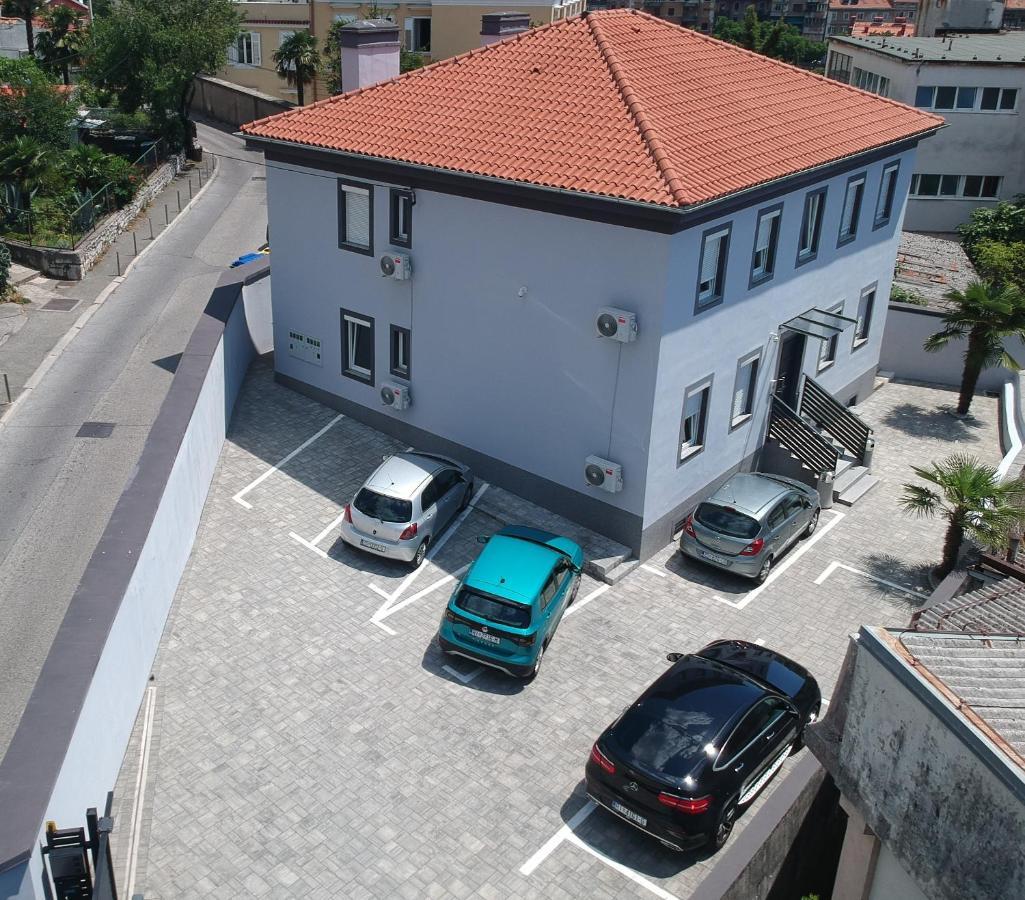 Agostini - Self Check-In Studios - Free Gated Parking On Site غييكا المظهر الخارجي الصورة
