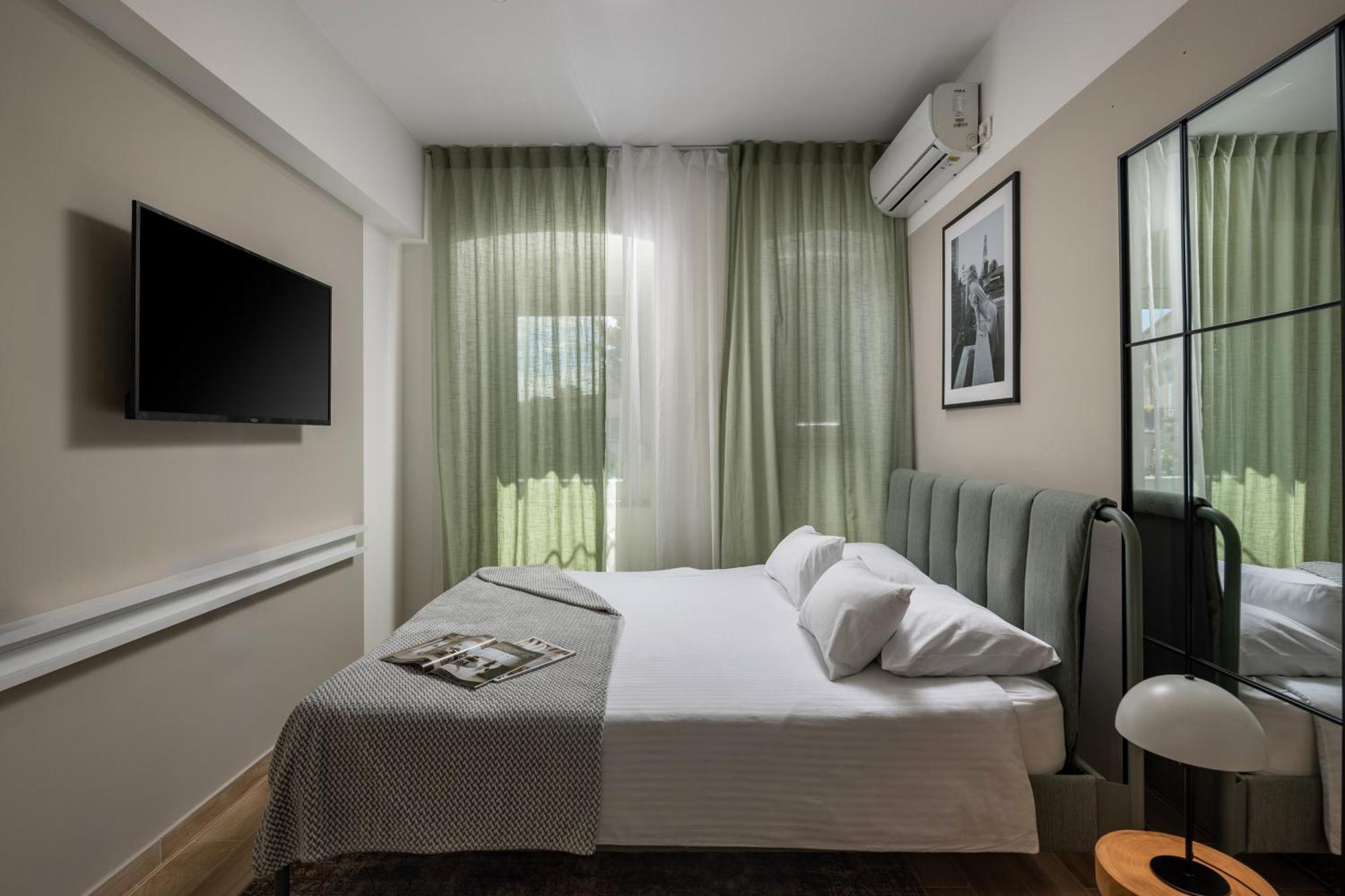 Agostini - Self Check-In Studios - Free Gated Parking On Site غييكا المظهر الخارجي الصورة