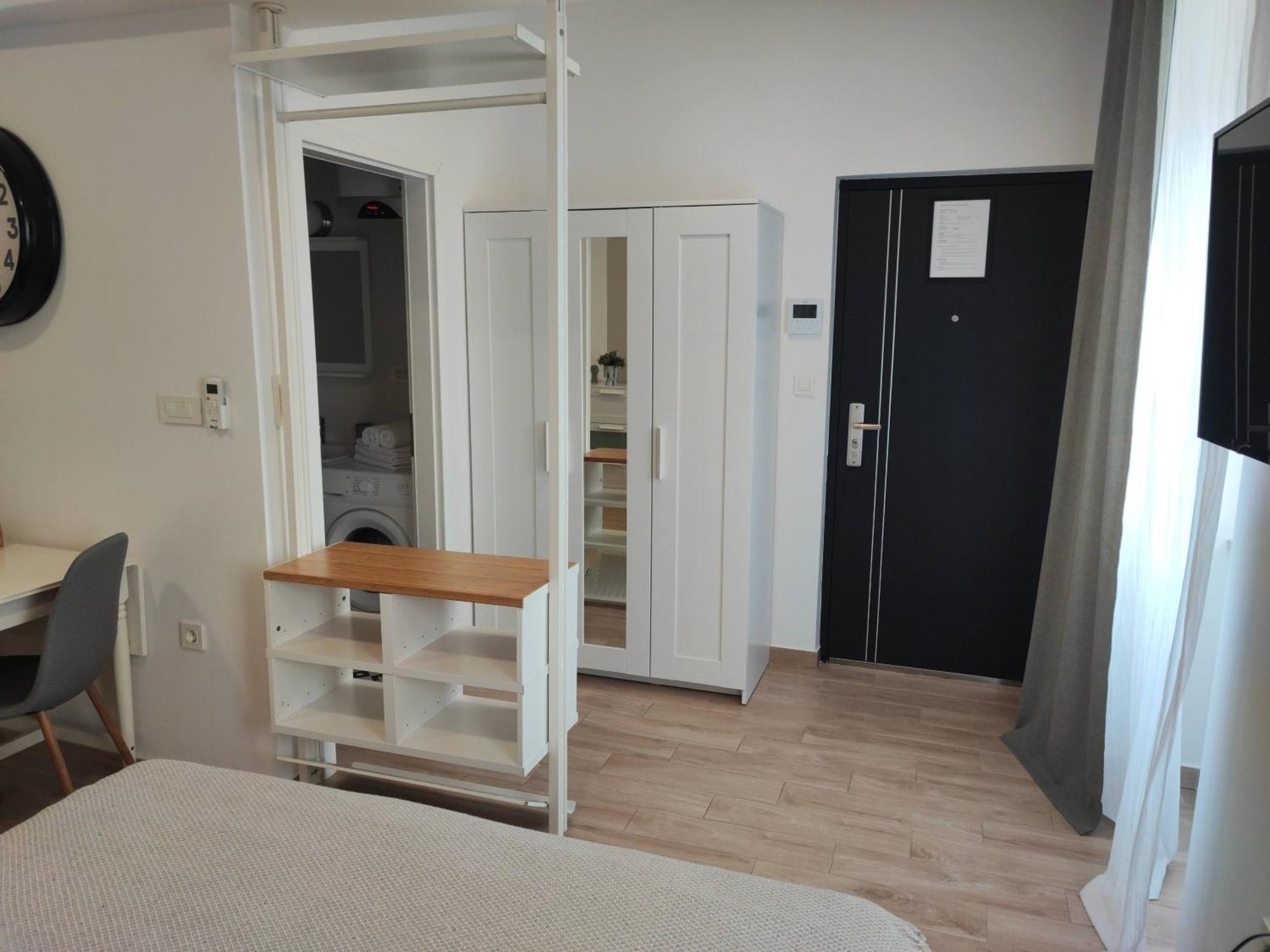 Agostini - Self Check-In Studios - Free Gated Parking On Site غييكا المظهر الخارجي الصورة